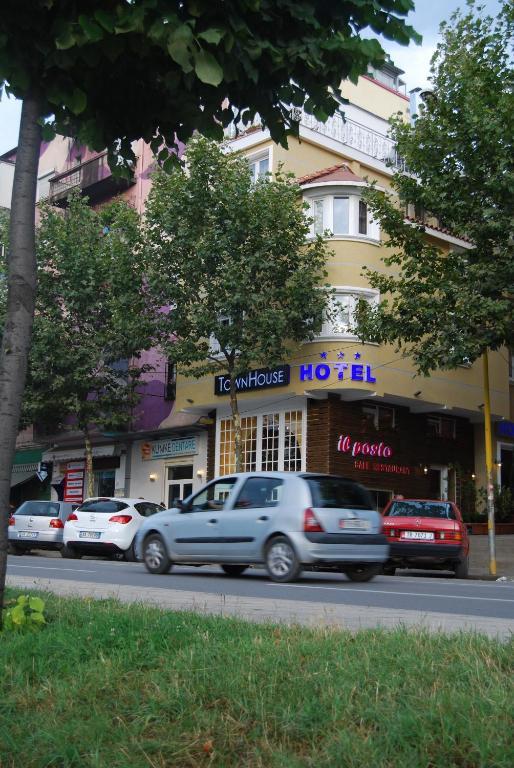 Hotel Town House Тирана Екстериор снимка