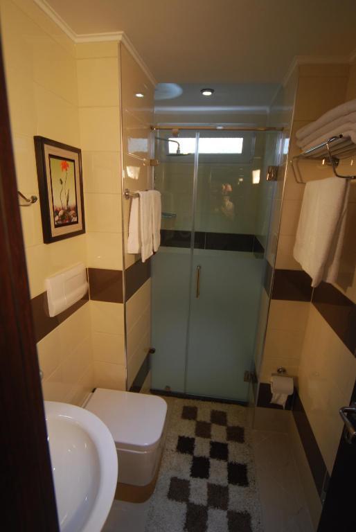 Hotel Town House Тирана Екстериор снимка
