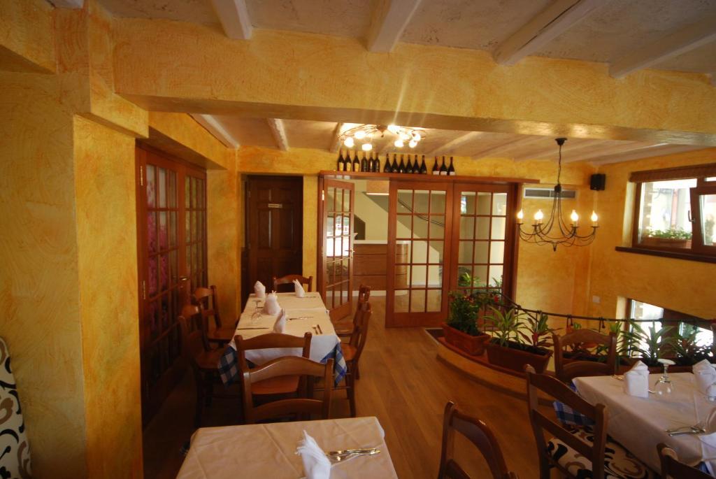 Hotel Town House Тирана Екстериор снимка
