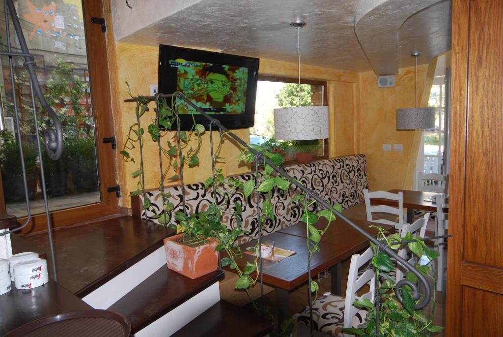 Hotel Town House Тирана Екстериор снимка
