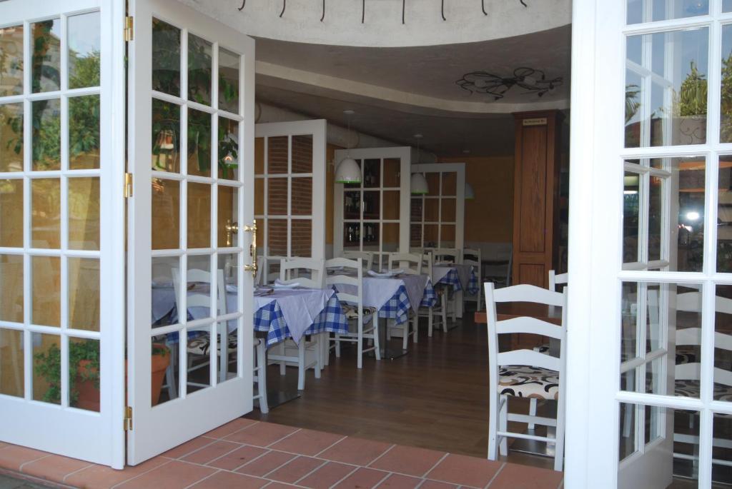Hotel Town House Тирана Екстериор снимка
