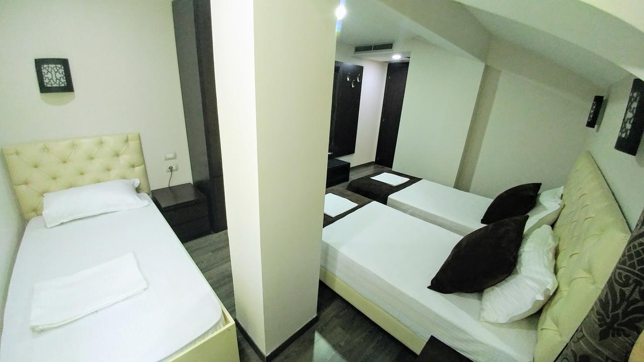 Hotel Town House Тирана Екстериор снимка