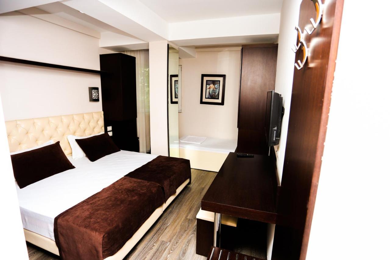Hotel Town House Тирана Екстериор снимка