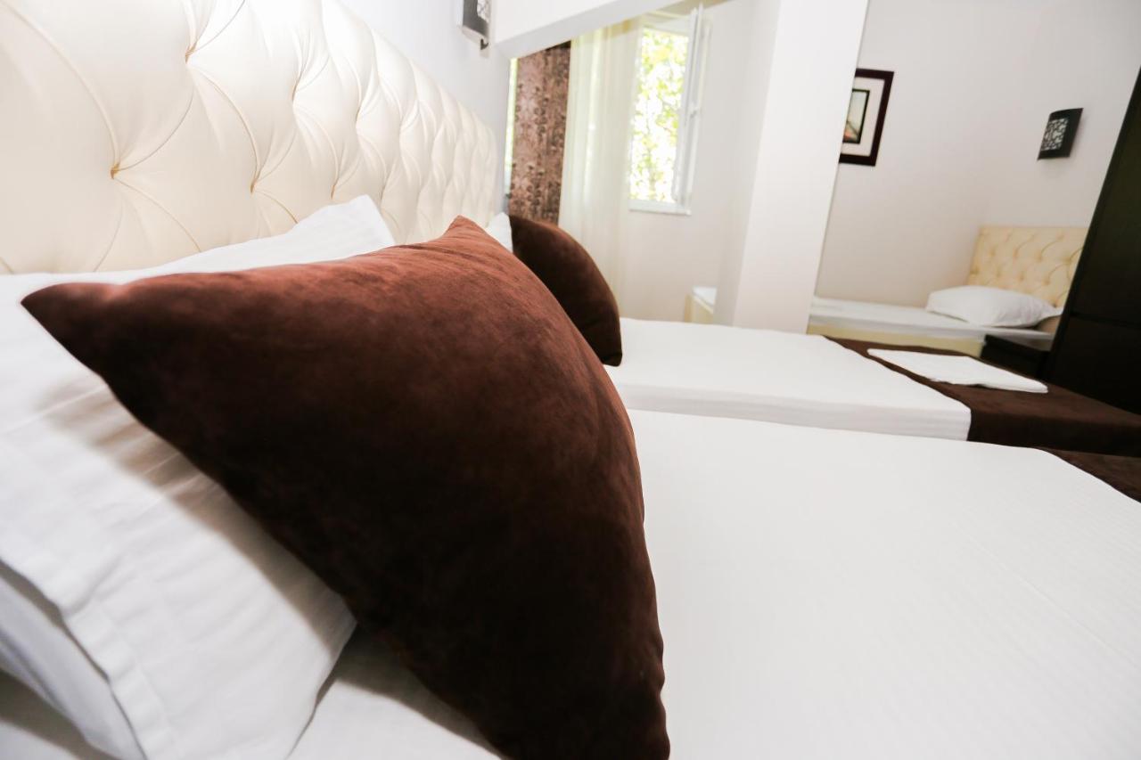 Hotel Town House Тирана Екстериор снимка