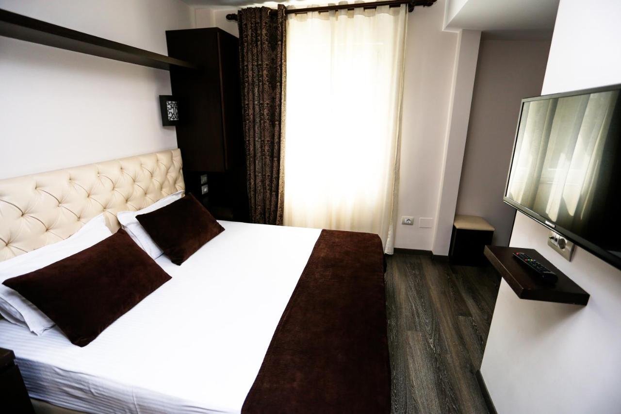 Hotel Town House Тирана Екстериор снимка