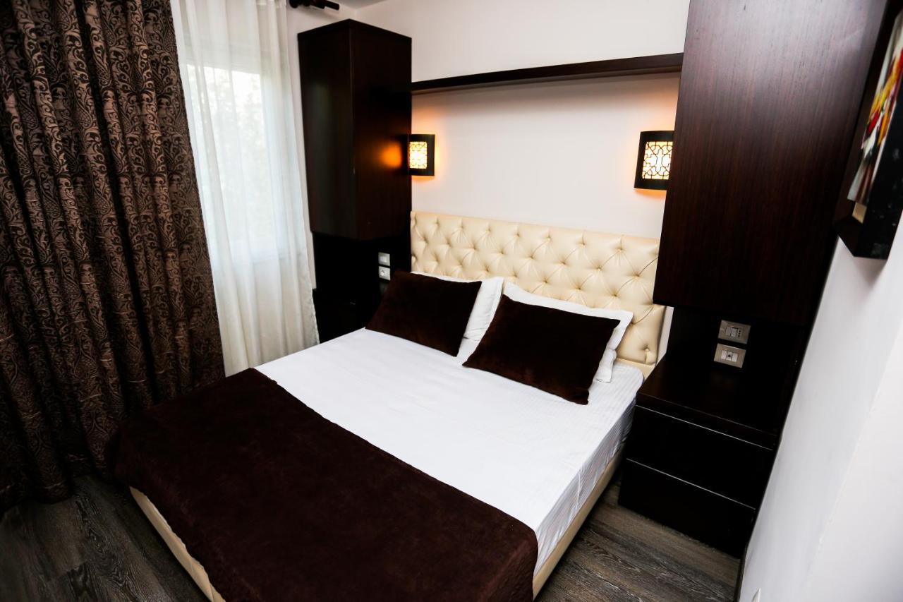 Hotel Town House Тирана Екстериор снимка
