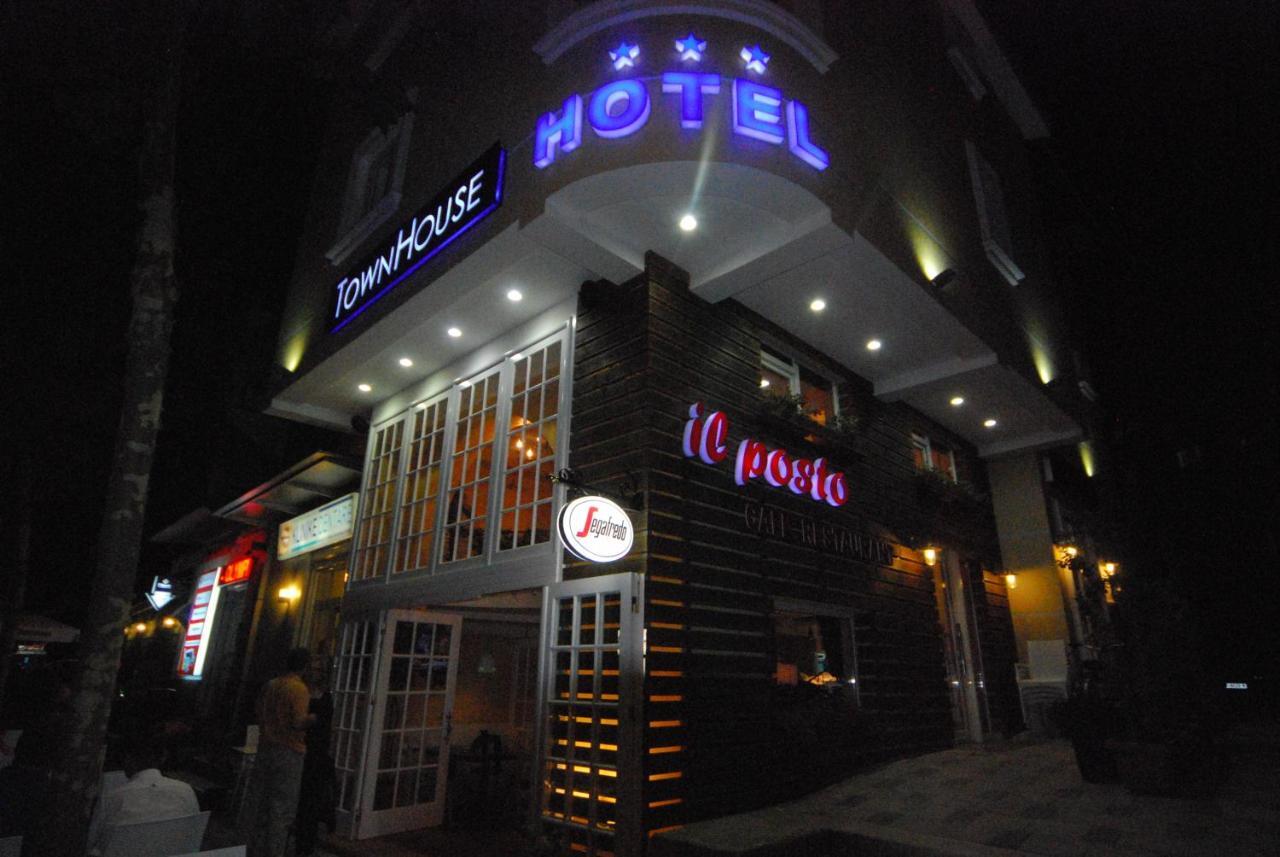 Hotel Town House Тирана Екстериор снимка